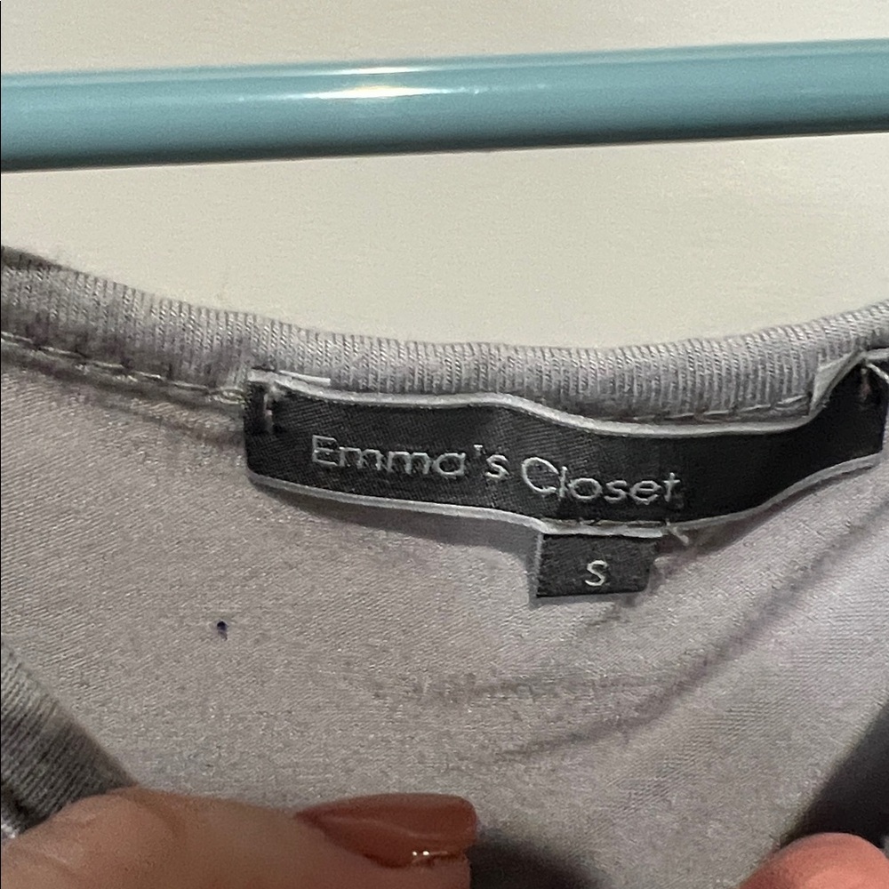 Chic Light Gray Women's Short Sleeve Top - Picture 2 of 4